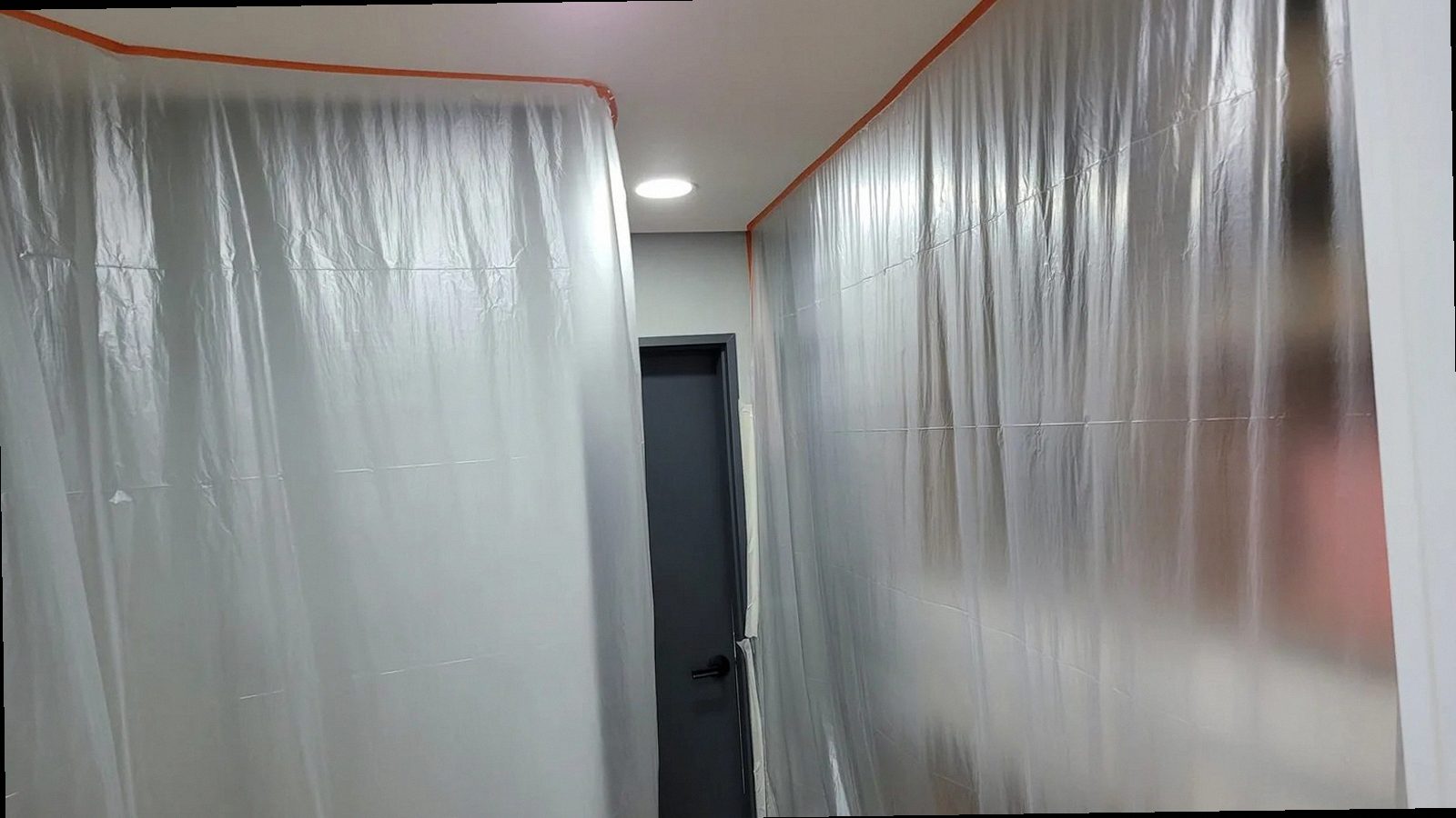 대전 서구 누수탐지 수도계량기 별침과 보일러 배관을 확인하는 모습